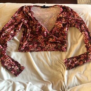NWOT Forever 21 Floral Long Sleeve Red Cross Over Crop Top Size Small